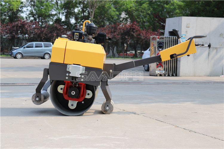 超负荷运行很危险，刚买来的小型压路机忌满载工作